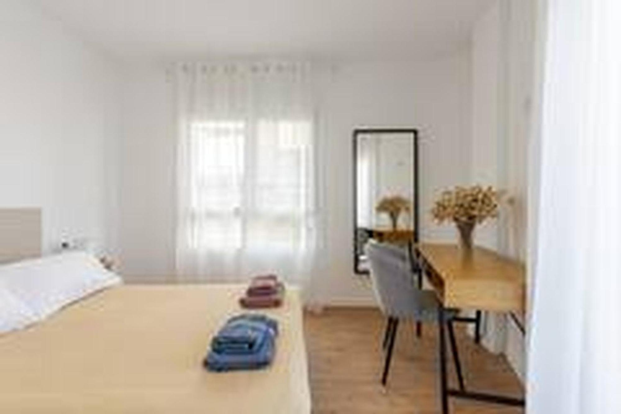 Apartamentos Nuevo Con Aire Y Wifi Águilas Buitenkant foto